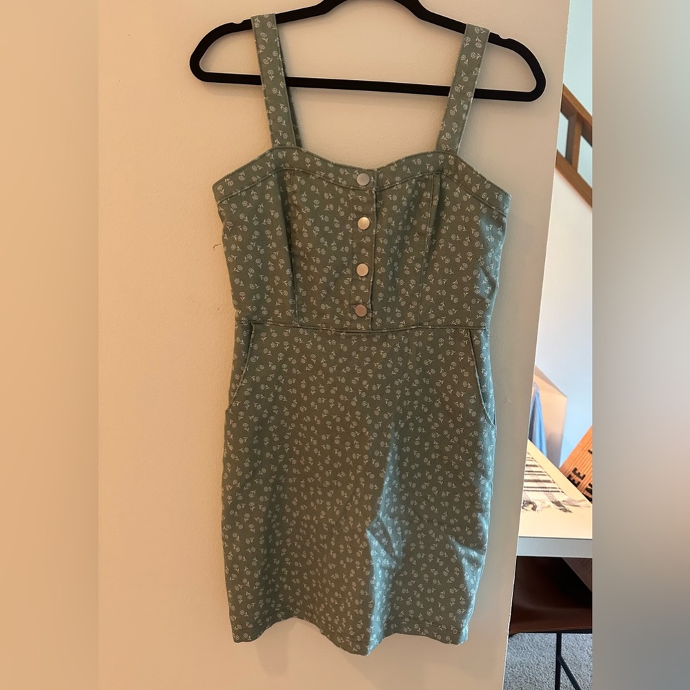Button flower dress